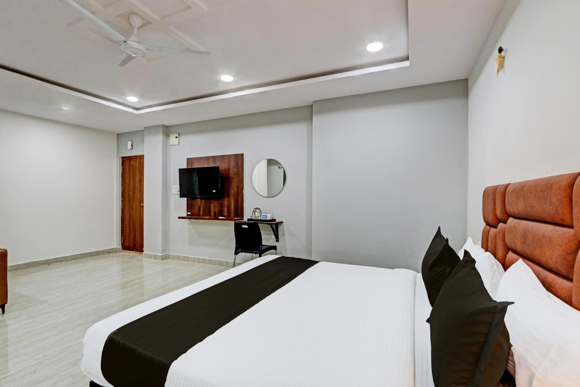 Super Hotel O Lavish Tranquil Hyderabad Eksteriør bilde