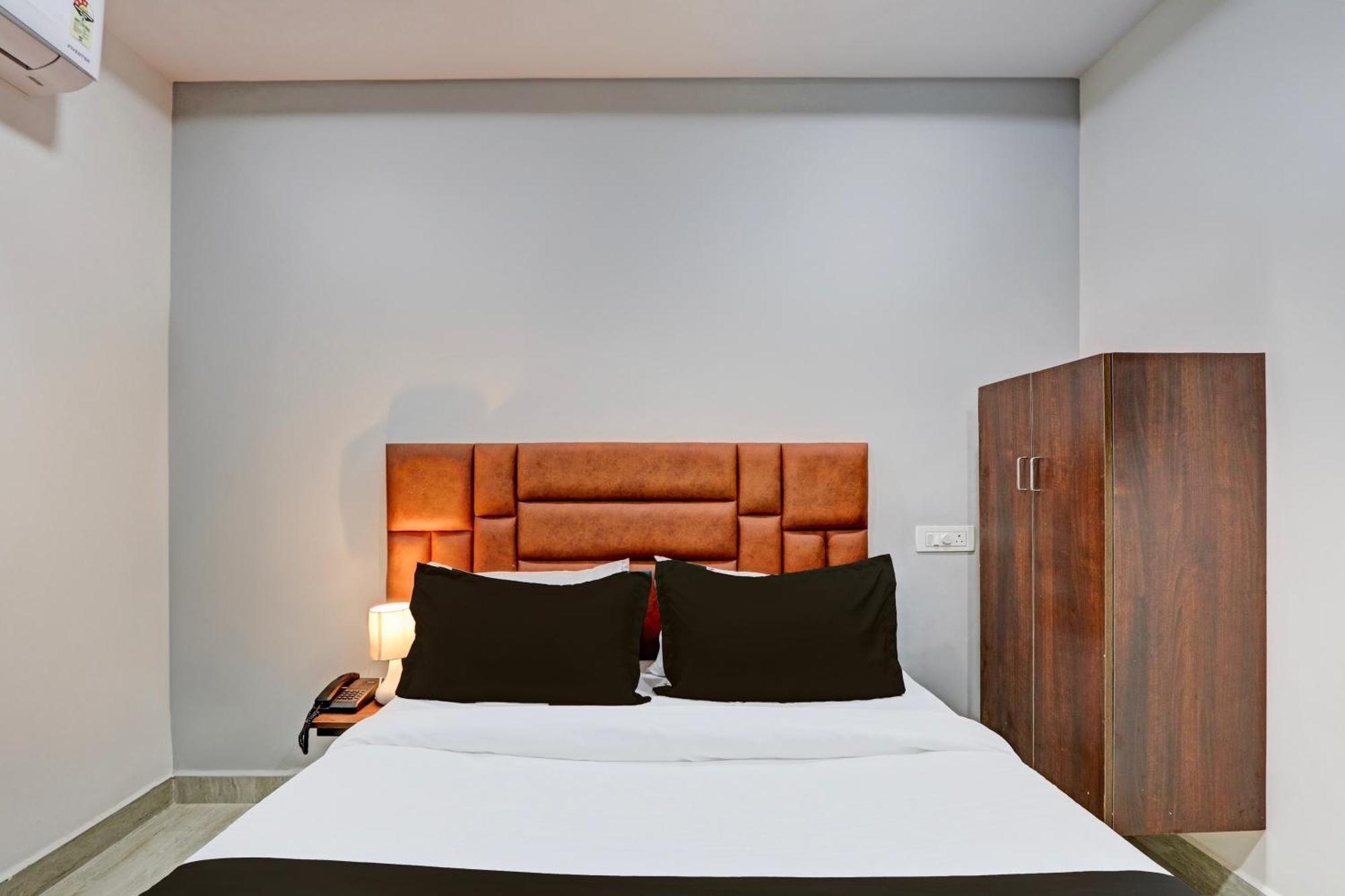 Super Hotel O Lavish Tranquil Hyderabad Eksteriør bilde