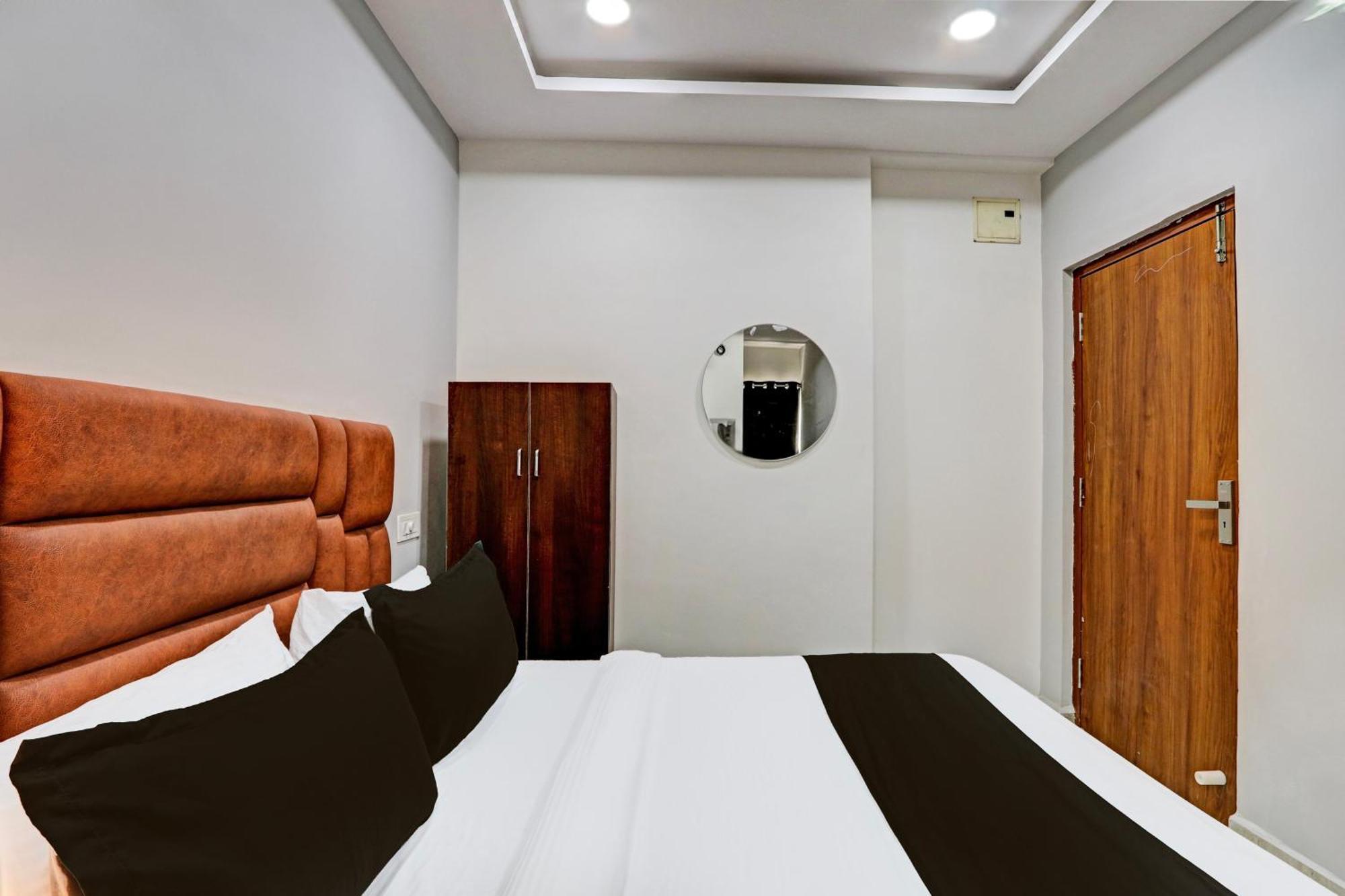 Super Hotel O Lavish Tranquil Hyderabad Eksteriør bilde